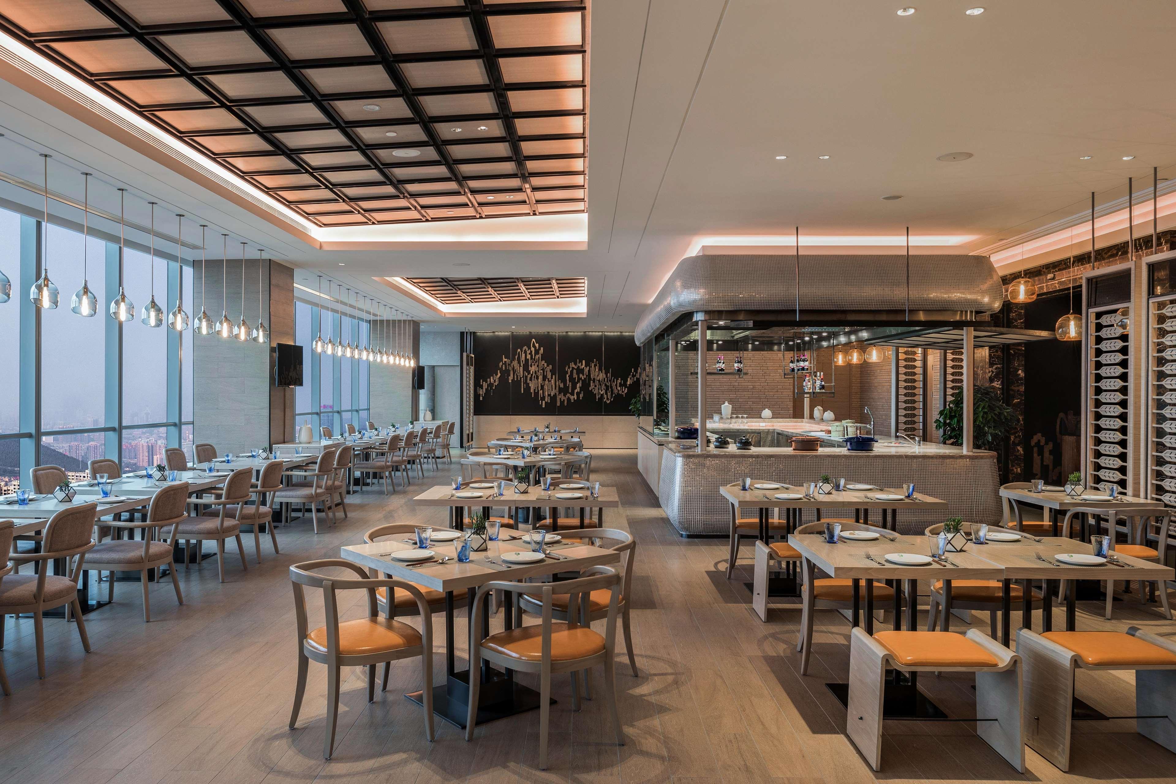 Hilton Jinan South Hotel & Residences Екстериор снимка