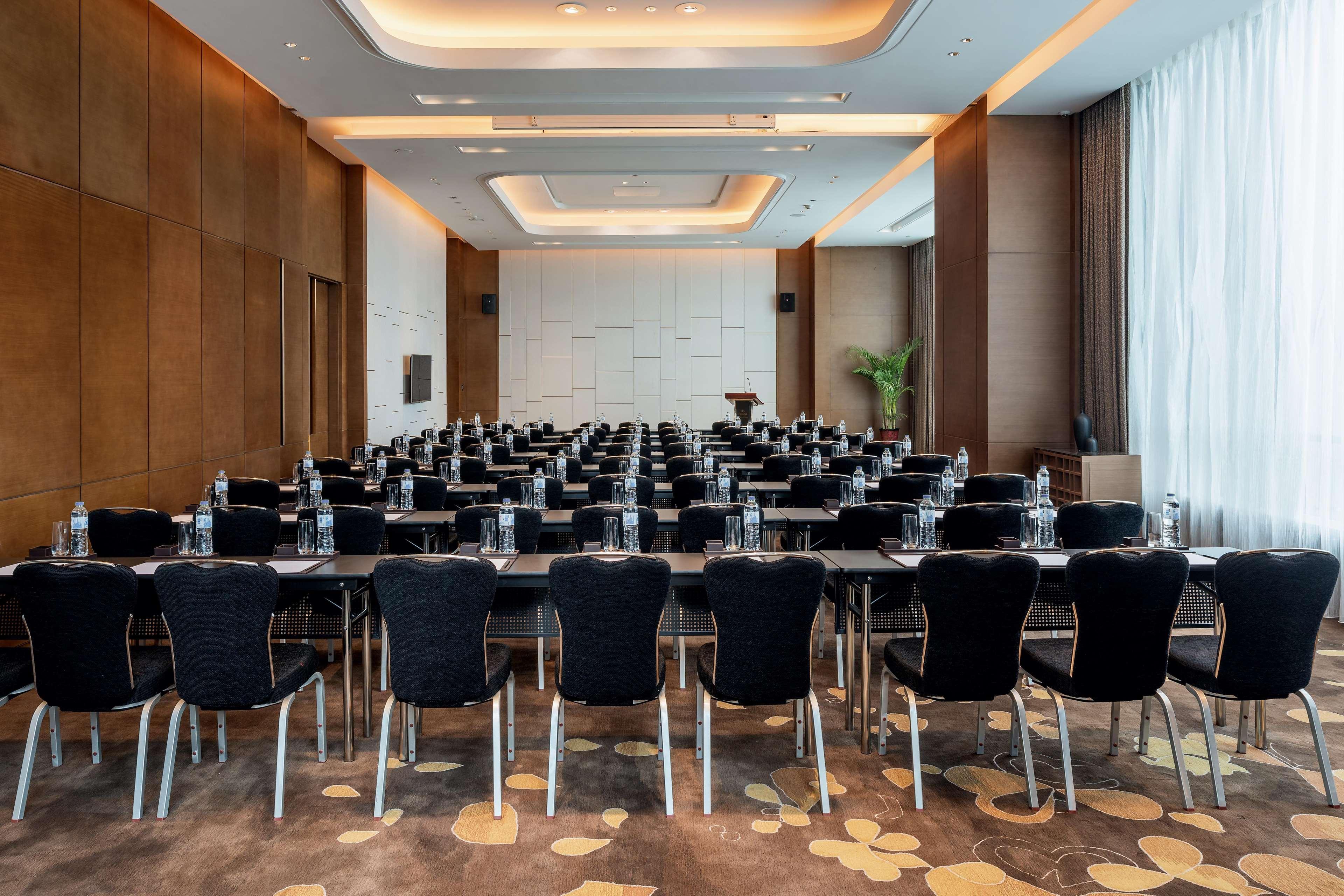 Hilton Jinan South Hotel & Residences Екстериор снимка
