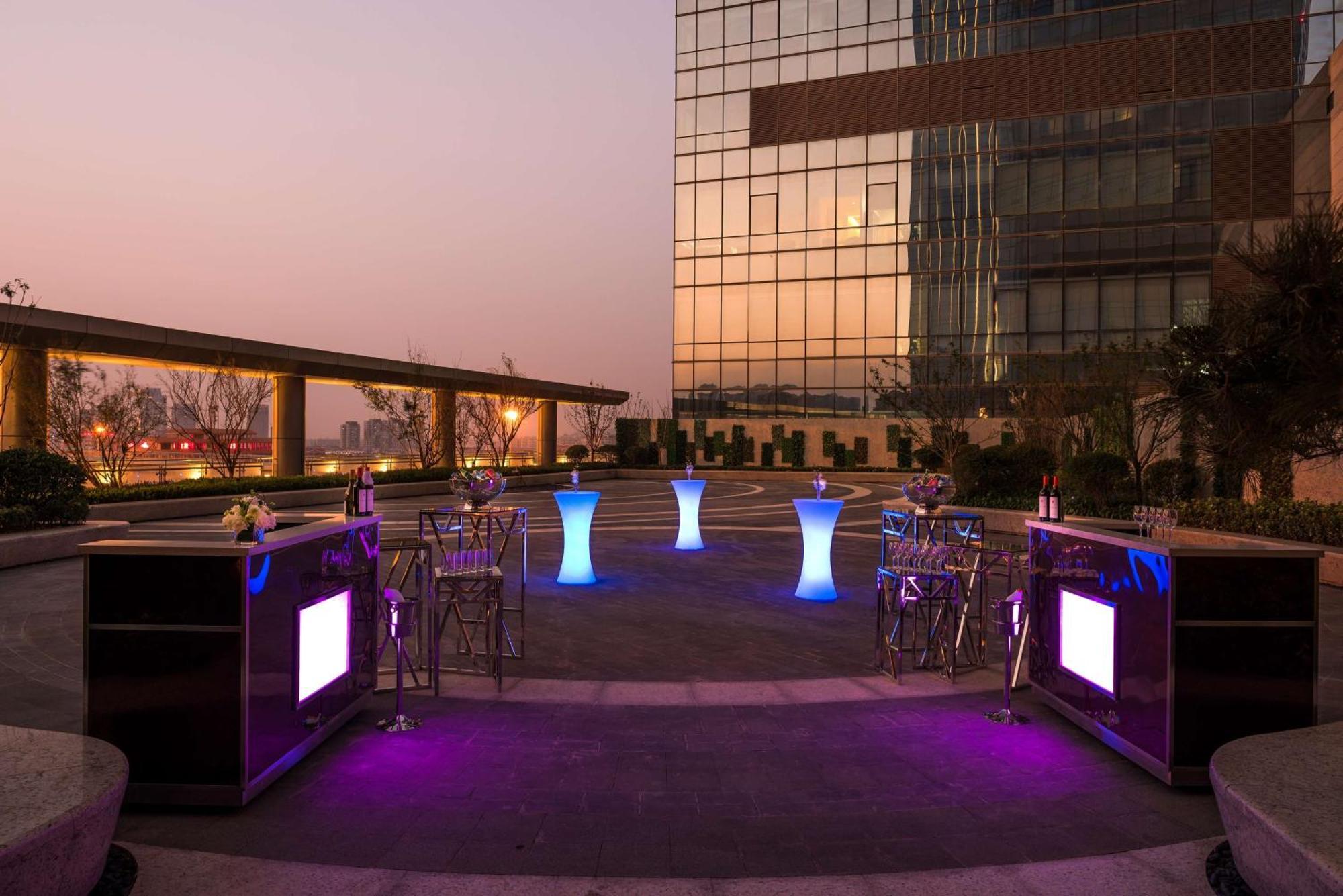 Hilton Jinan South Hotel & Residences Екстериор снимка