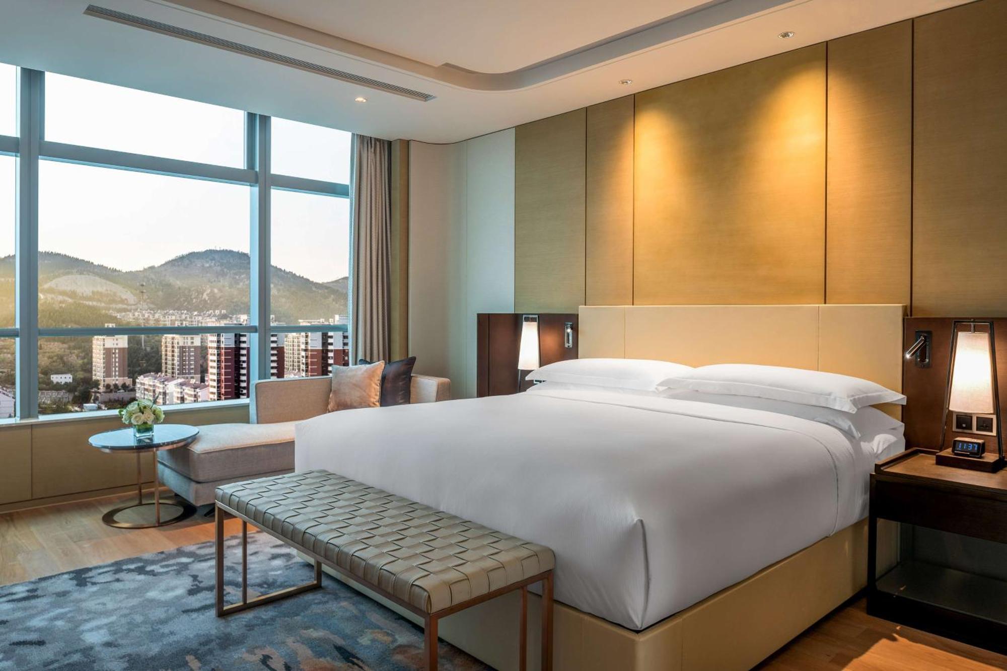 Hilton Jinan South Hotel & Residences Екстериор снимка